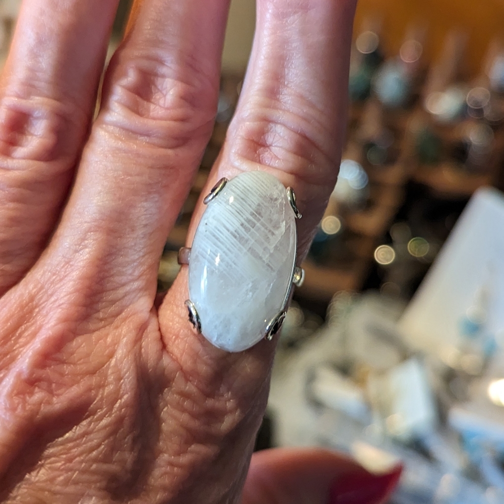 Beautiful Stone Ring - image 4